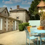 Le Chateau Des Tourelles En Vendee 住宿加早餐酒店 La Gaubretiere