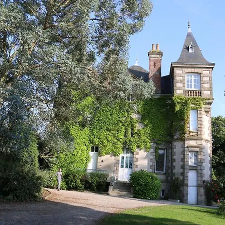 לינה וארוחת בוקר Le Chateau Des Tourelles En Vendee La Gaubretiere