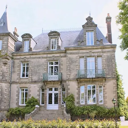 Le Chateau Des Tourelles En Vendee La Gaubretiere
