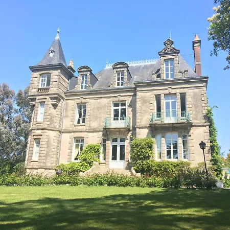 Le Chateau Des Tourelles En Vendee לינה וארוחת בוקר