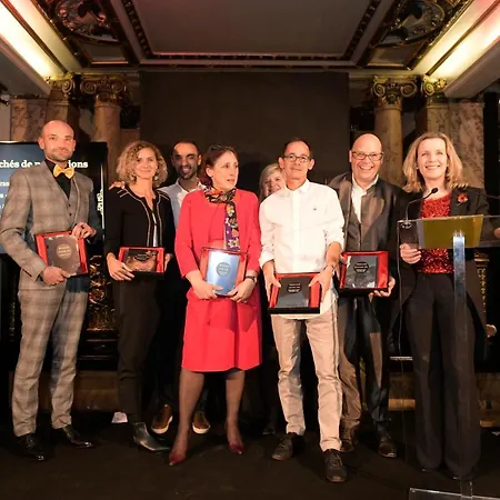 Le Chateau Des Tourelles En Vendee לינה וארוחת בוקר La Gaubretiere