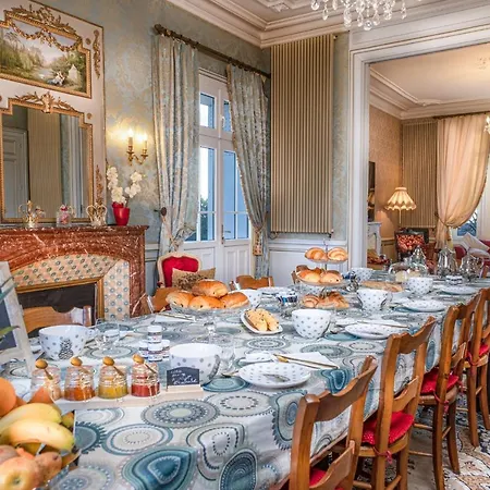 Le Chateau Des Tourelles En Vendee *