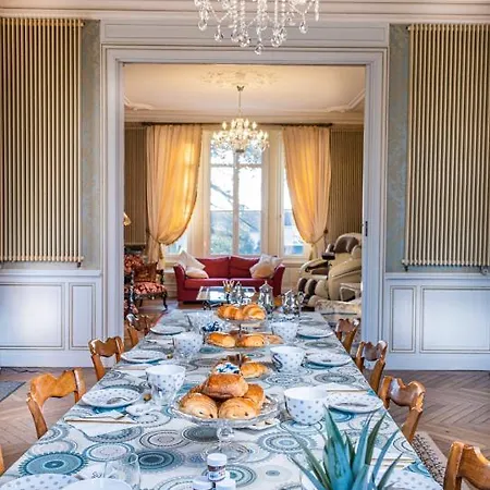 Le Chateau Des Tourelles En Vendee לינה וארוחת בוקר La Gaubretiere