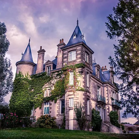 Le Chateau Des Tourelles En Vendee
