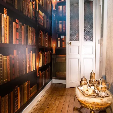 Le Chateau Des Tourelles En Vendee Bed & Breakfast 3*