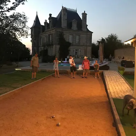 Le Chateau Des Tourelles En Vendee