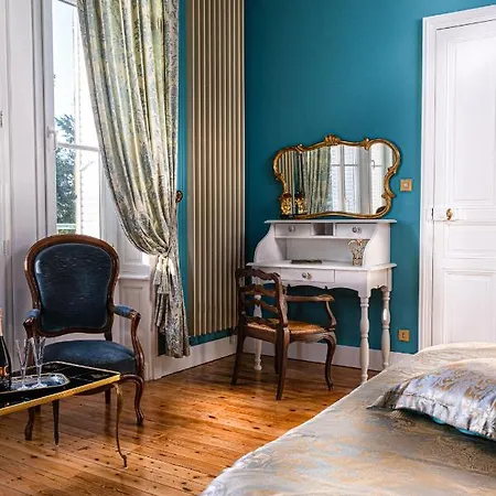 Le Chateau Des Tourelles En Vendee