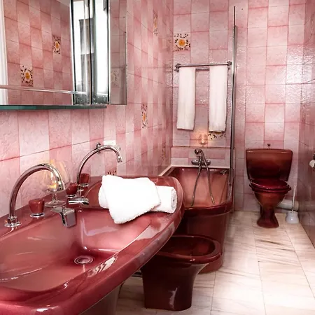 Le Chateau Des Tourelles En Vendee