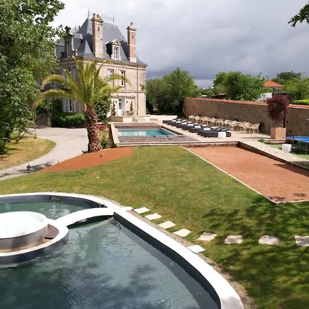 Le Chateau Des Tourelles En Vendee לינה וארוחת בוקר *