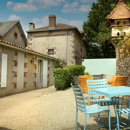 Le Chateau Des Tourelles En Vendee Bed & Breakfast La Gaubretiere