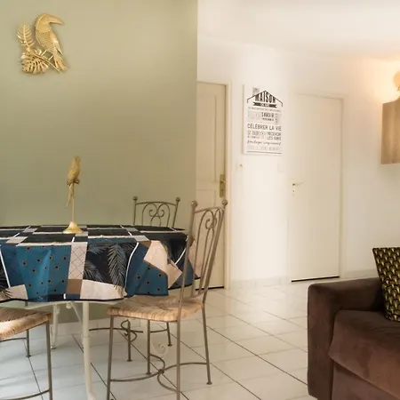 Le Chateau Des Tourelles En Vendee