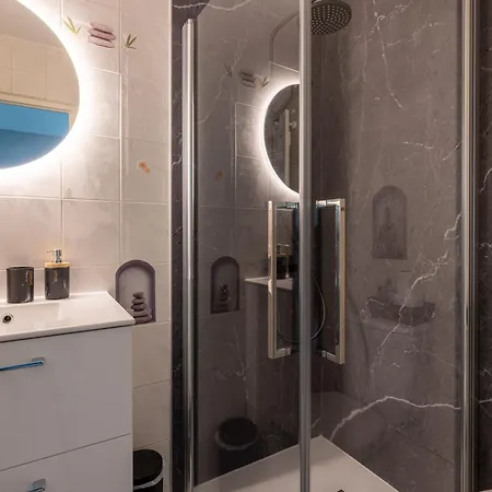 Couette-café Le Château Des Tourelles En Vendée La Gaubretiere