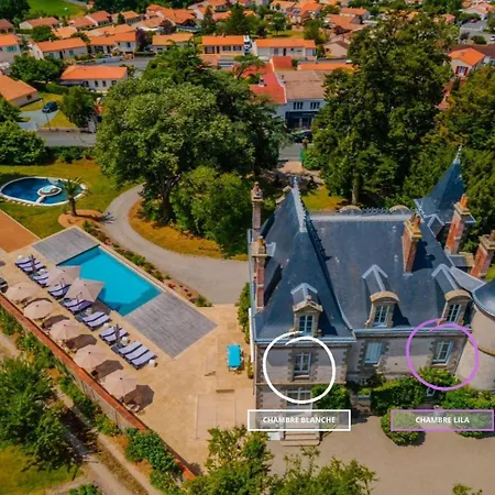 Le Chateau Des Tourelles En Vendee La Gaubretiere