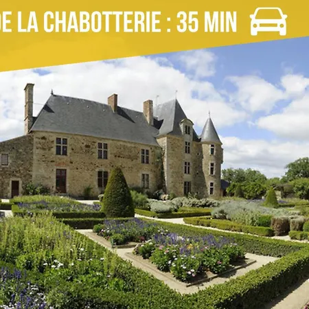 Le Château Des Tourelles En Vendée Couette-café La Gaubretiere