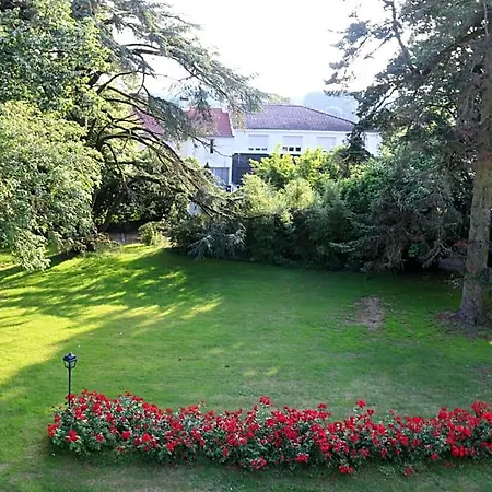 Le Chateau Des Tourelles En Vendee Bed & Breakfast 3*