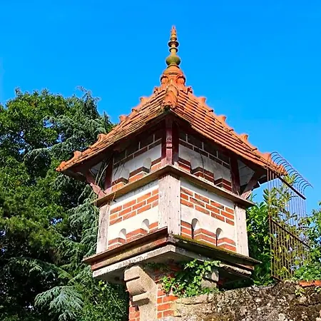 Le Chateau Des Tourelles En Vendee