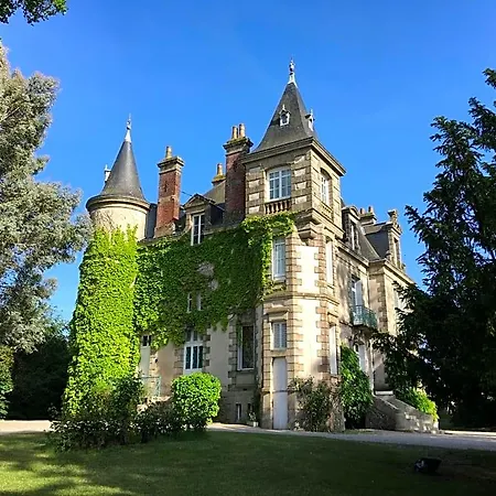 Bed & Breakfast Le Chateau Des Tourelles En Vendee La Gaubretiere