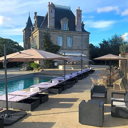 Bed & Breakfast Le Chateau Des Tourelles En Vendee