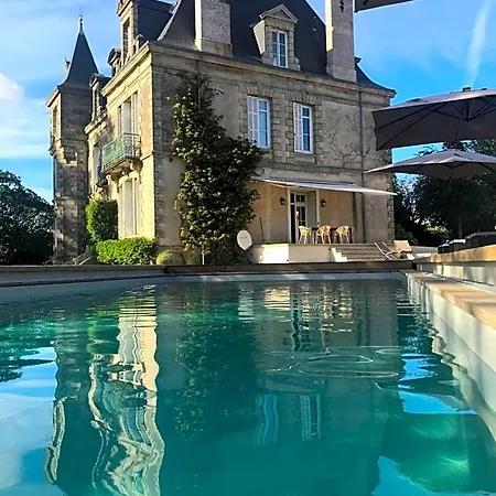 Le Chateau Des Tourelles En Vendee Bed & Breakfast
