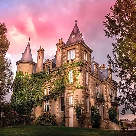 Bed & Breakfast Le Chateau Des Tourelles En Vendee 3*