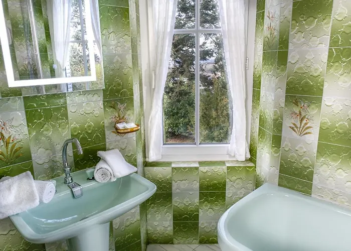 Le Château Des Tourelles En Vendée Couette-café 3*