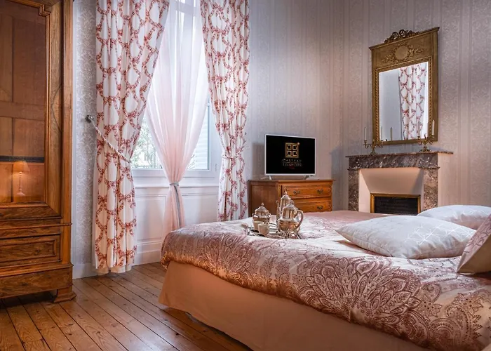 Le Château Des Tourelles En Vendée La Gaubretiere