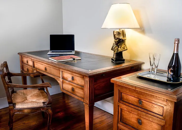 Couette-café Le Château Des Tourelles En Vendée La Gaubretiere