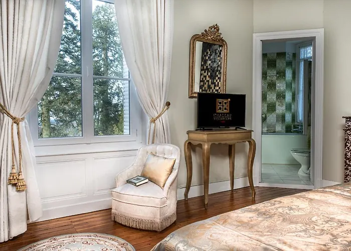 Le Château Des Tourelles En Vendée Couette-café