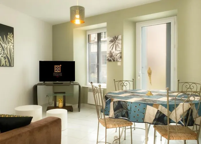 Le Château Des Tourelles En Vendée La Gaubretiere