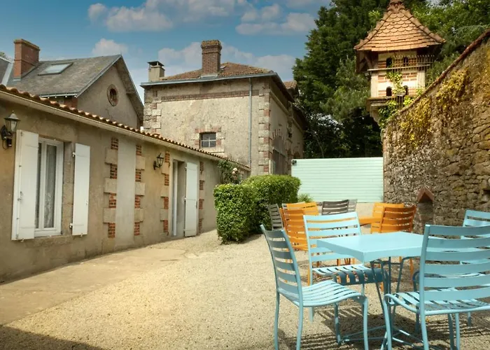 Le Château Des Tourelles En Vendée Couette-café La Gaubretiere
