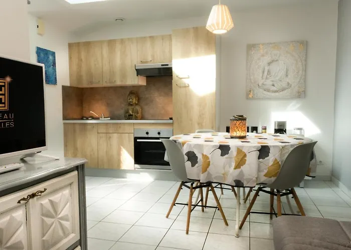 Couette-café Le Château Des Tourelles En Vendée La Gaubretiere