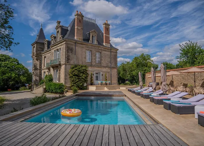 Couette-café Le Château Des Tourelles En Vendée 3*