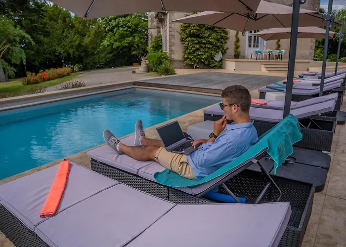 Le Château Des Tourelles En Vendée Couette-café 3*