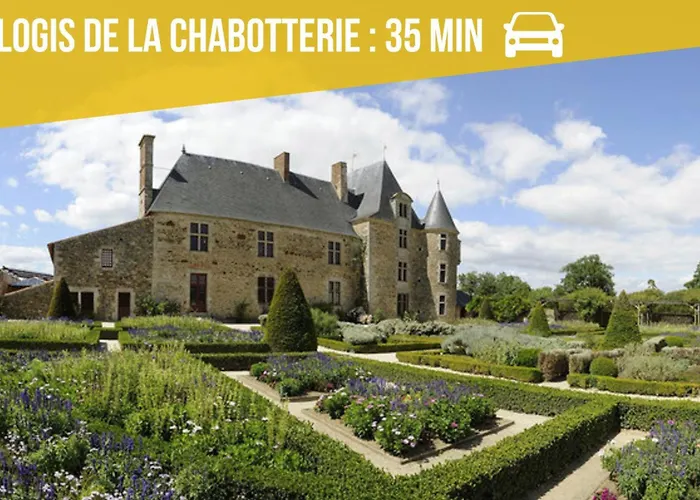 Le Château Des Tourelles En Vendée Couette-café La Gaubretiere